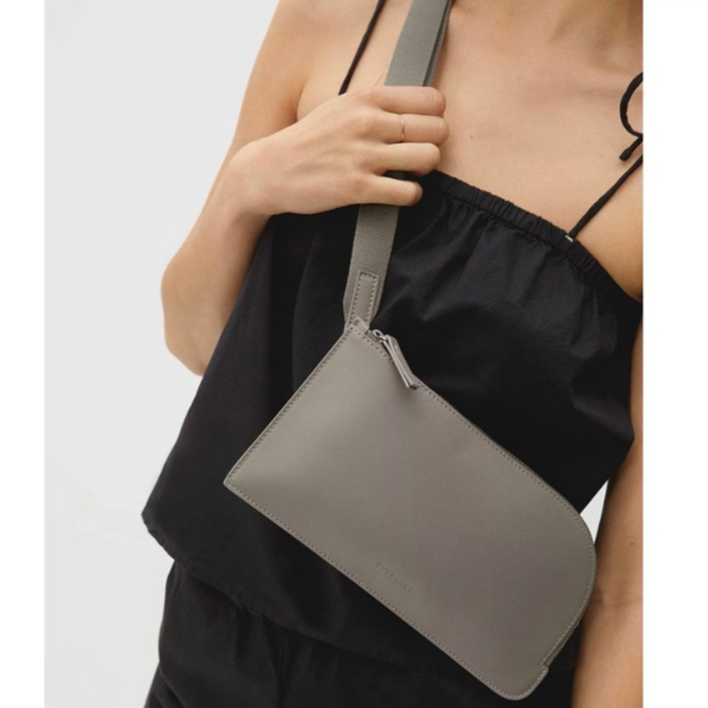 Everlane Italian Leather Sling in Gray